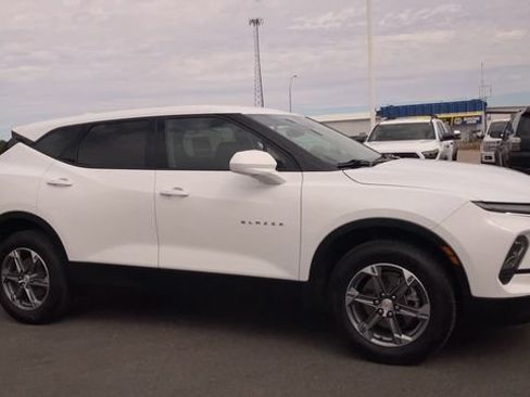 Used 2024 Chevrolet Blazer LT AWD/4WD image 3