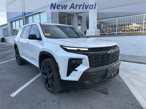 Certified 2024 Chevrolet Traverse RS image 2