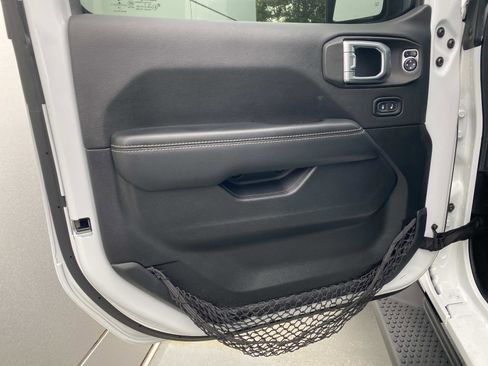 Used 2020 Jeep Wrangler Unlimited Sahara image 15