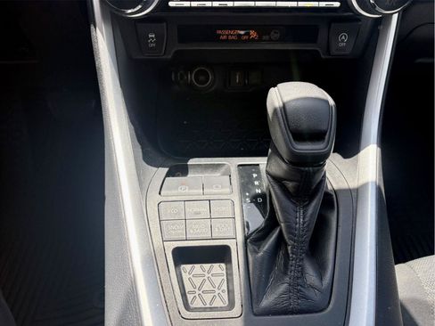Used 2021 Toyota RAV4 XLE AWD/4WD image 16