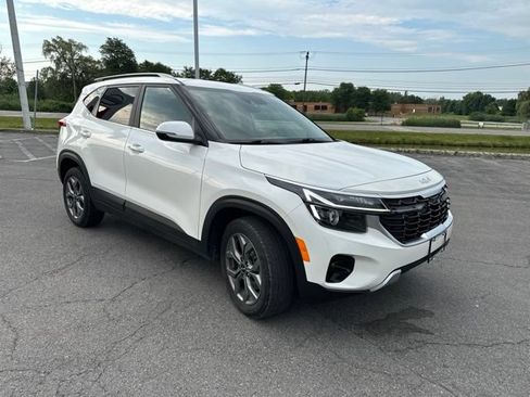 Used 2024 Kia Seltos S AWD/4WD image 8
