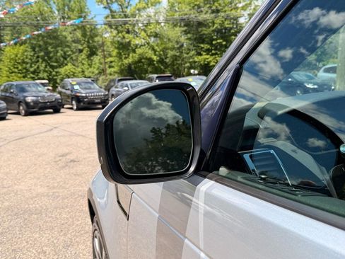 Used 2019 Land Rover Discovery HSE AWD/4WD image 21
