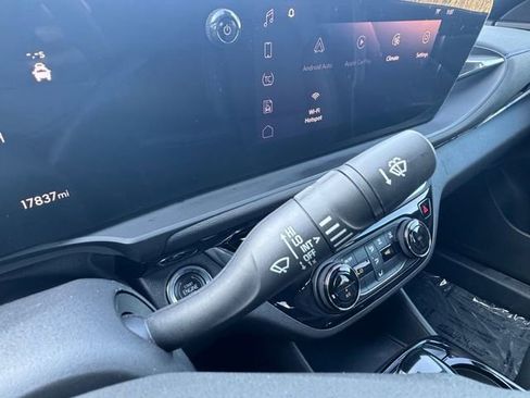 Used 2025 Buick Envista Sport Touring w/ Advanced Safety Package image 12