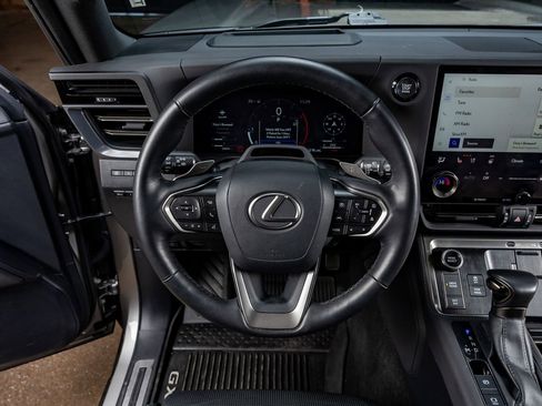 Used 2024 Lexus GX 550 image 19