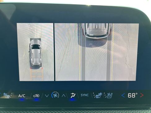 Used 2025 Chevrolet Traverse High Country FWD image 36