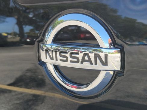 Used 2021 Nissan Titan SL w/ Moonroof Package AWD/4WD image 6