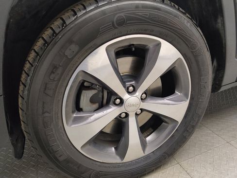 Used 2019 Jeep Cherokee Limited AWD/4WD image 31