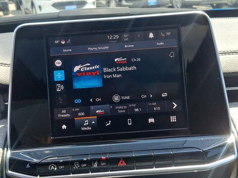 Used 2025 Jeep Compass Latitude w/ Sun & Sound Group AWD/4WD image 17