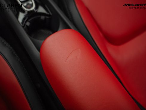 Used 2024 McLaren Artura image 32