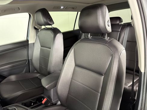 Used 2018 Volkswagen Tiguan SE w/ Panoramic Sunroof Package FWD image 13
