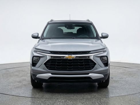 Used 2025 Chevrolet TrailBlazer LT image 2