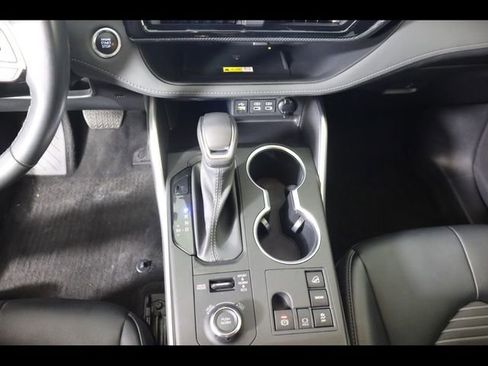 Used 2023 Toyota Highlander XSE image 27