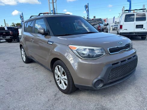Used 2015 Kia Soul + image 3