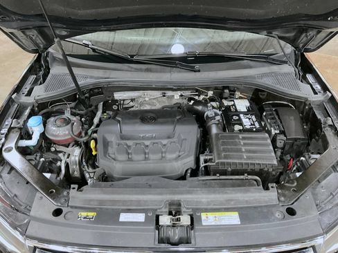 Used 2024 Volkswagen Tiguan SE AWD/4WD image 24