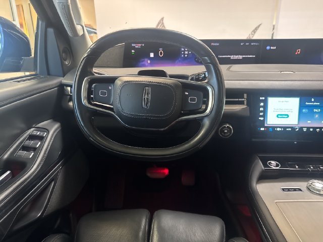 Used 2025 Lincoln Navigator Reserve AWD/4WD image 14
