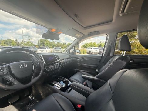 Used 2018 Honda Pilot Touring image 10