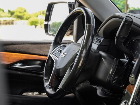 Used 2018 Cadillac Escalade ESV Luxury RWD image 13