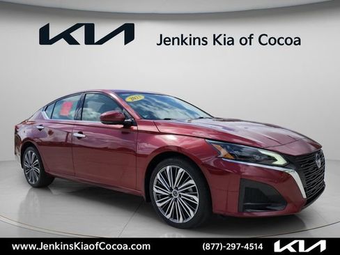 Used 2023 Nissan Altima 2.5 SL AWD/4WD image 2