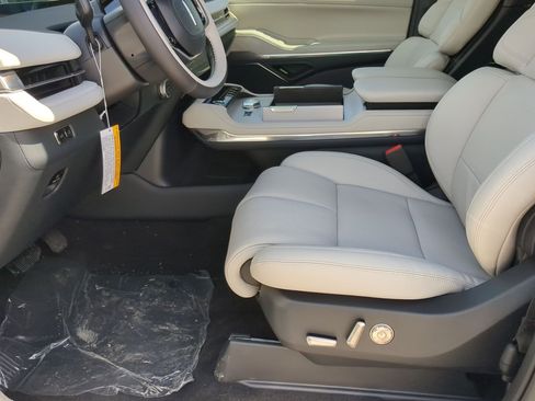 New 2026 Lincoln Navigator Premier AWD/4WD image 11