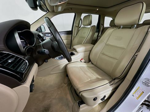 Used 2020 Jeep Grand Cherokee Overland RWD image 13
