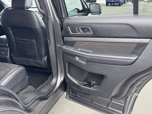 Used 2018 Ford Explorer XLT w/ Equipment Group 202A image 16