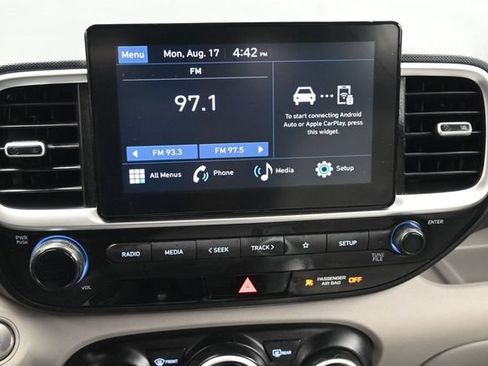 Used 2024 Hyundai Venue SEL FWD image 27