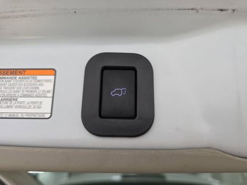Used 2018 Toyota Sienna XLE w/ XLE Navigation Package FWD image 34