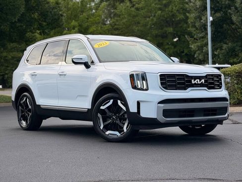 Used 2023 Kia Telluride S FWD image 2