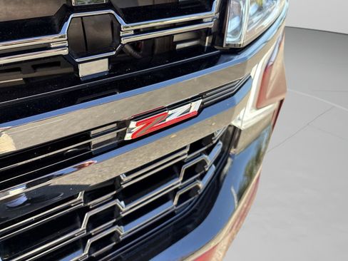 Used 2023 Chevrolet Suburban Z71 w/ Luxury Package image 24