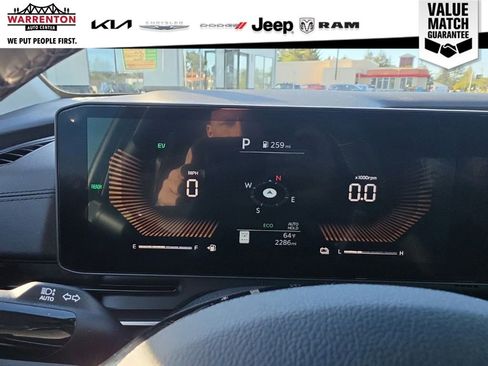 Certified 2025 Kia Carnival EX FWD image 19