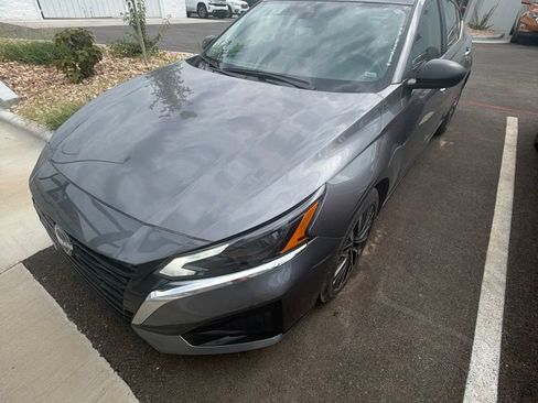 Used 2025 Nissan Altima 2.5 SV FWD image 1