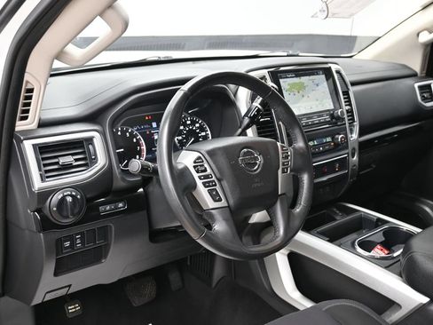 Used 2021 Nissan Titan SV w/ SV Convenience Package RWD image 17