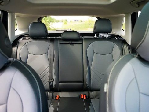 Used 2025 Volkswagen Tiguan SE w/ Panoramic Sunroof Package image 39