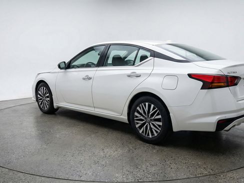 Used 2025 Nissan Altima 2.5 SV FWD image 6