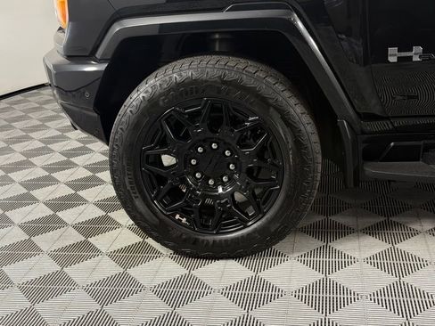 Used 2025 GMC Hummer EV 2X image 12