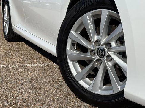 Used 2022 Toyota Camry LE image 2