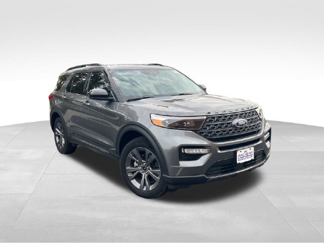 Used 2024 Ford Explorer XLT w/ Equipment Group 202A AWD/4WD image 12