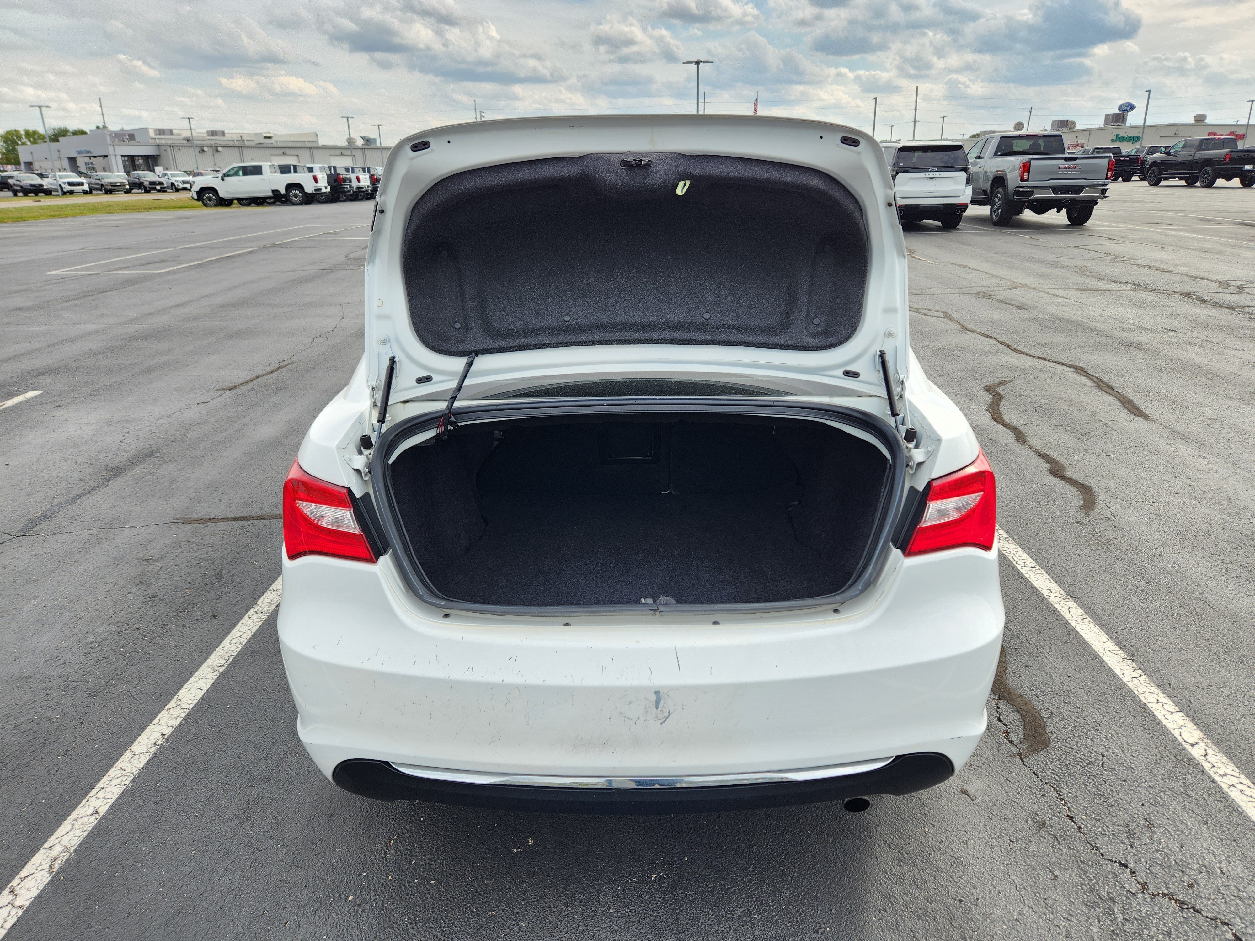 Used 2014 Chrysler 200 LX FWD image 10