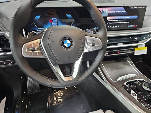 New 2026 BMW X7 xDrive40i w/ Premium Package image 18