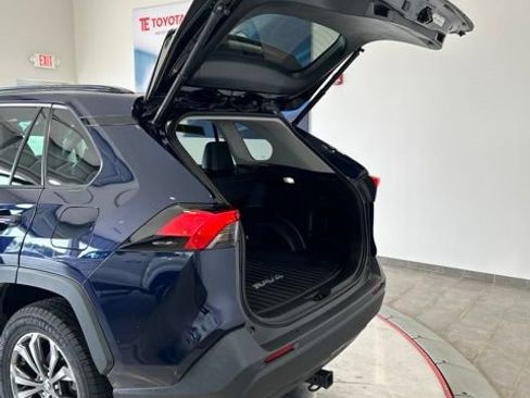 Used 2022 Toyota RAV4 XLE Premium AWD/4WD image 10