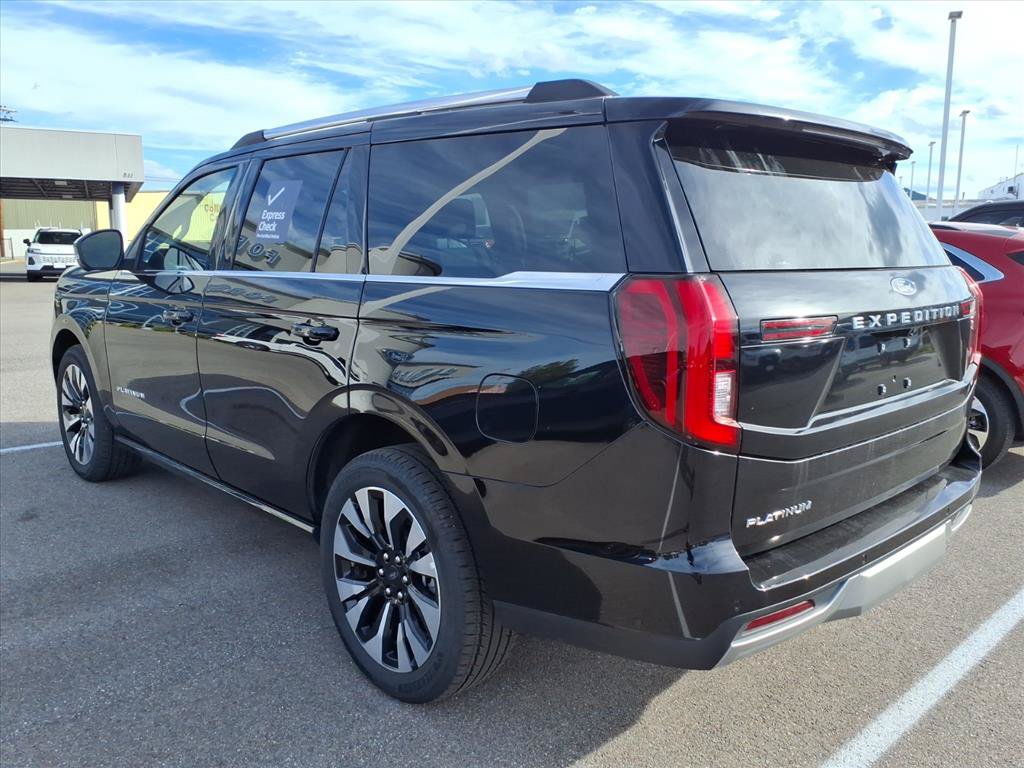Used 2025 Ford Expedition Platinum w/ Driver's Package AWD/4WD image 5