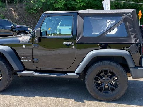 Used 2016 Jeep Wrangler Sport w/ Quick Order Package 24S AWD/4WD image 2