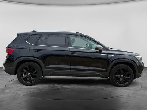 Used 2023 Volkswagen Taos SE w/ Panoramic Sunroof Package AWD/4WD image 11