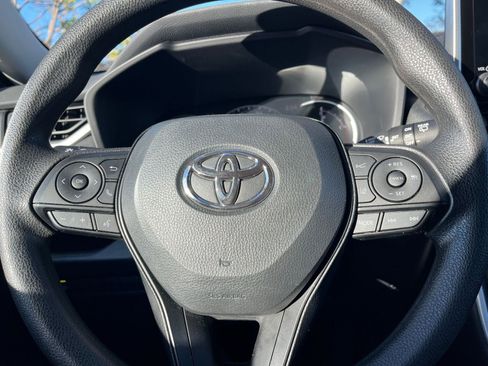 Used 2025 Toyota RAV4 XLE image 29