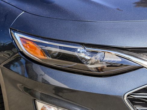 Used 2020 Chevrolet Malibu LT image 2