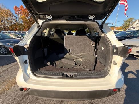 Used 2023 Toyota Highlander LE image 13