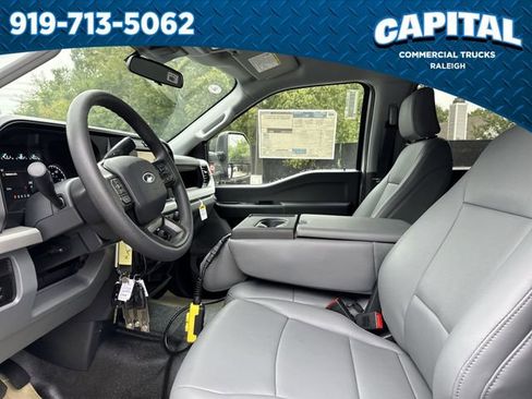 New 2025 Ford F550 4x4 Crew Cab image 19
