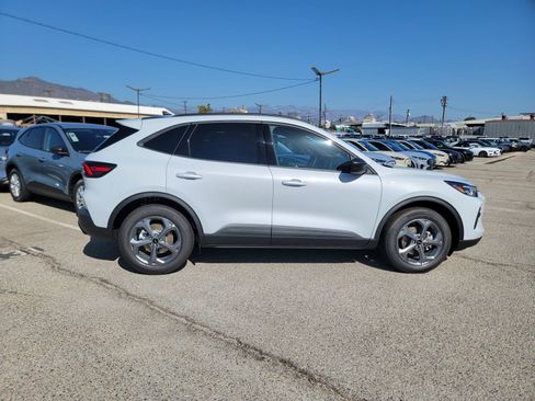 New 2025 Ford Escape ST-Line w/ Tech Pack #1 FWD image 3