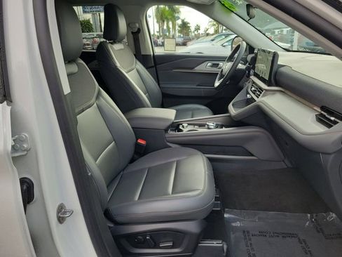 Used 2025 Ford Explorer Active w/ Active Comfort Package image 15