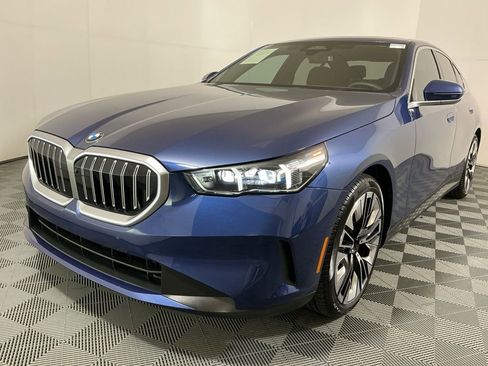 Certified 2025 BMW 530i w/ Premium Package RWD image 2